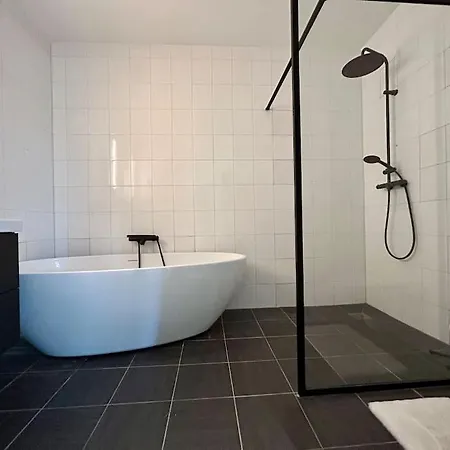 Modern Luxurious 90 M2 *