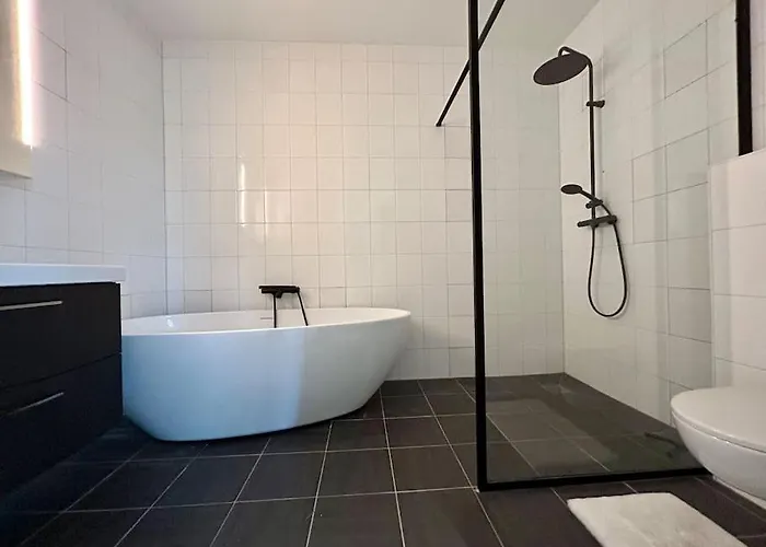 Modern Luxurious 90 M2 *